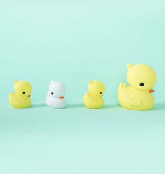 Veilleuse Canard Jaune – vue 2 – A Little Lovely Company