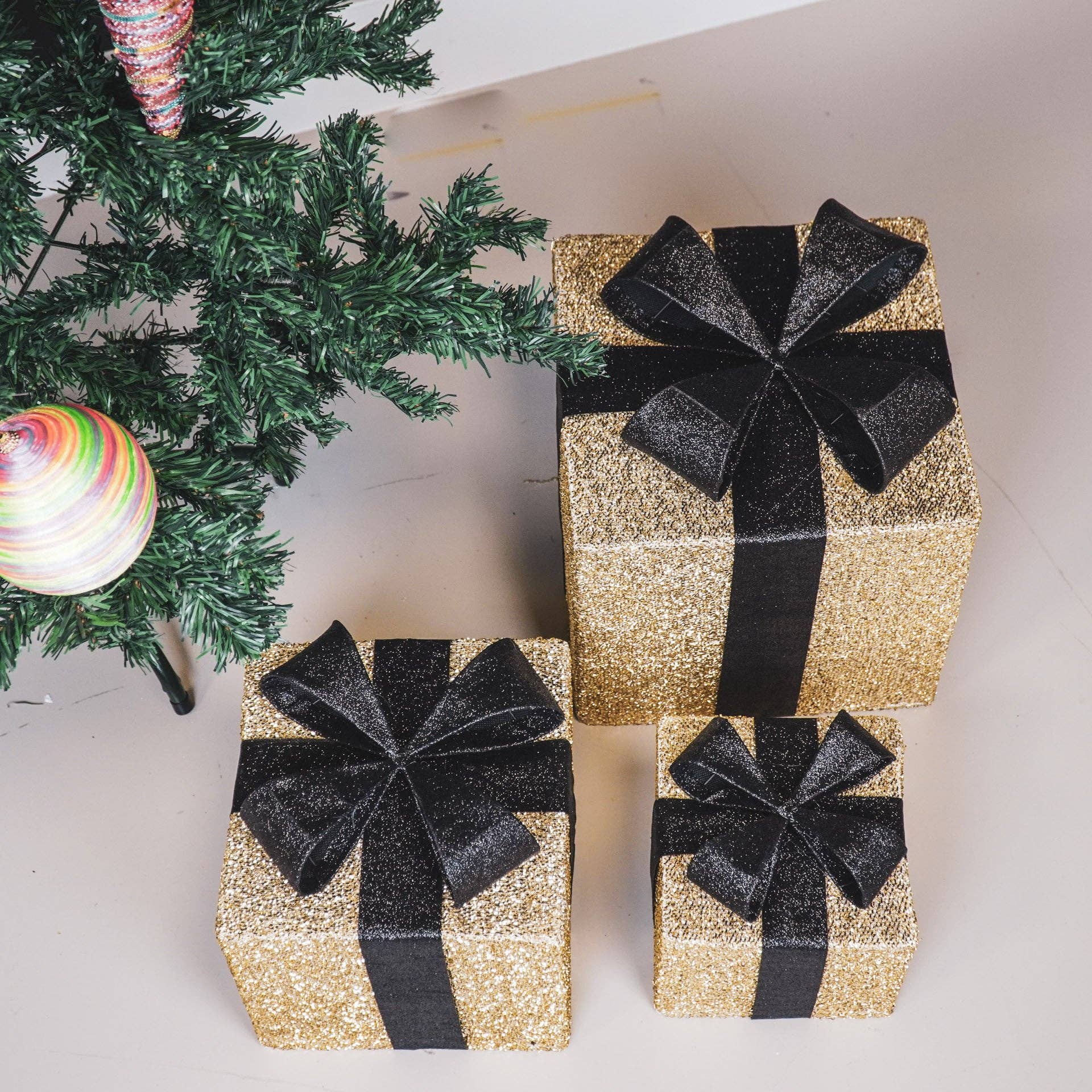 LED-Weihnachtsgeschenk – S3 – Polystyrol – Gold/Schwarz – 15/20/25 cm