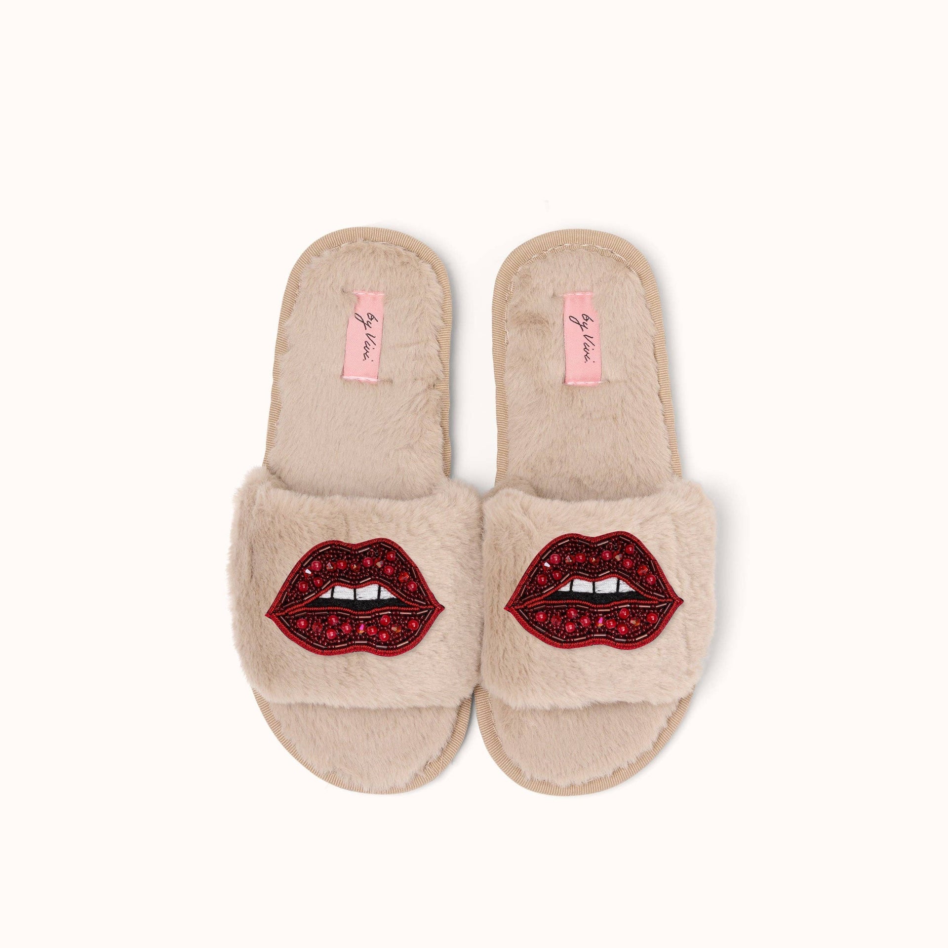 Paar Pantoffeln/Lippenbroschen