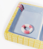 Schmuckständer am Pool