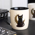 Mug chat noir magique assis
