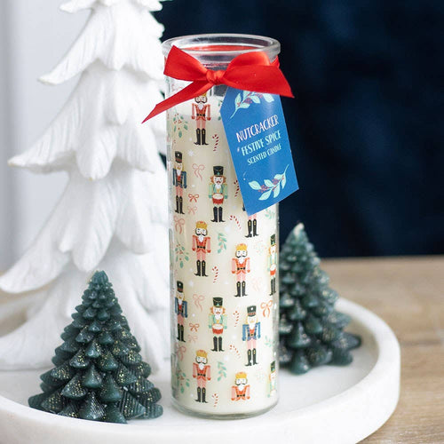 Duftkerze mit Weihnachtsgewürzen – Nussknacker-Design