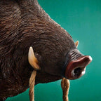 Wandleuchte „Willy das Wildschwein“, braunes Polyurethanharz