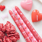 Set mit 3 Spitzkerzen mit Schleife und Herz zum Valentinstag