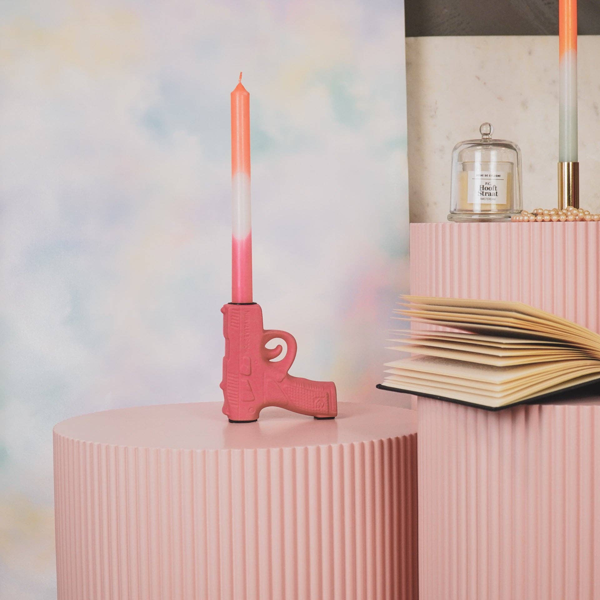 Kerzenständer - Pistolenform - Keramik - Neonpink - 12 x 5 x 12 cm