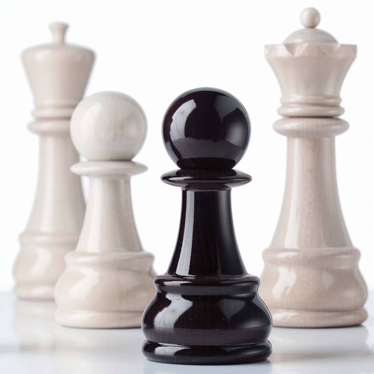 "Chess" spice mill, black high-gloss lacquered beechwood pawn