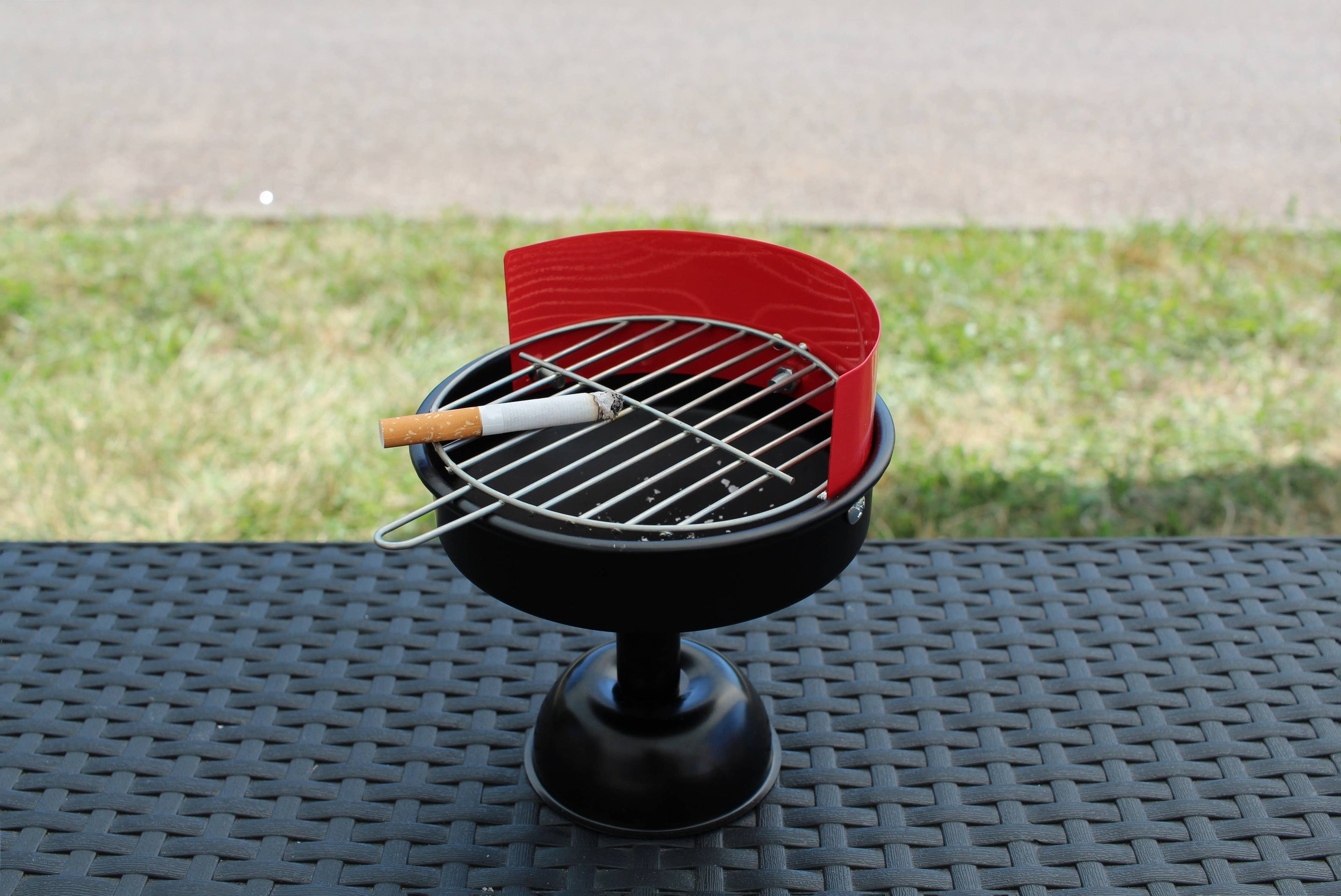 Cendrier Mini Barbecue en Métal – vue 2