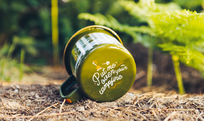 Mug en émail “You Find Me Outdoors”