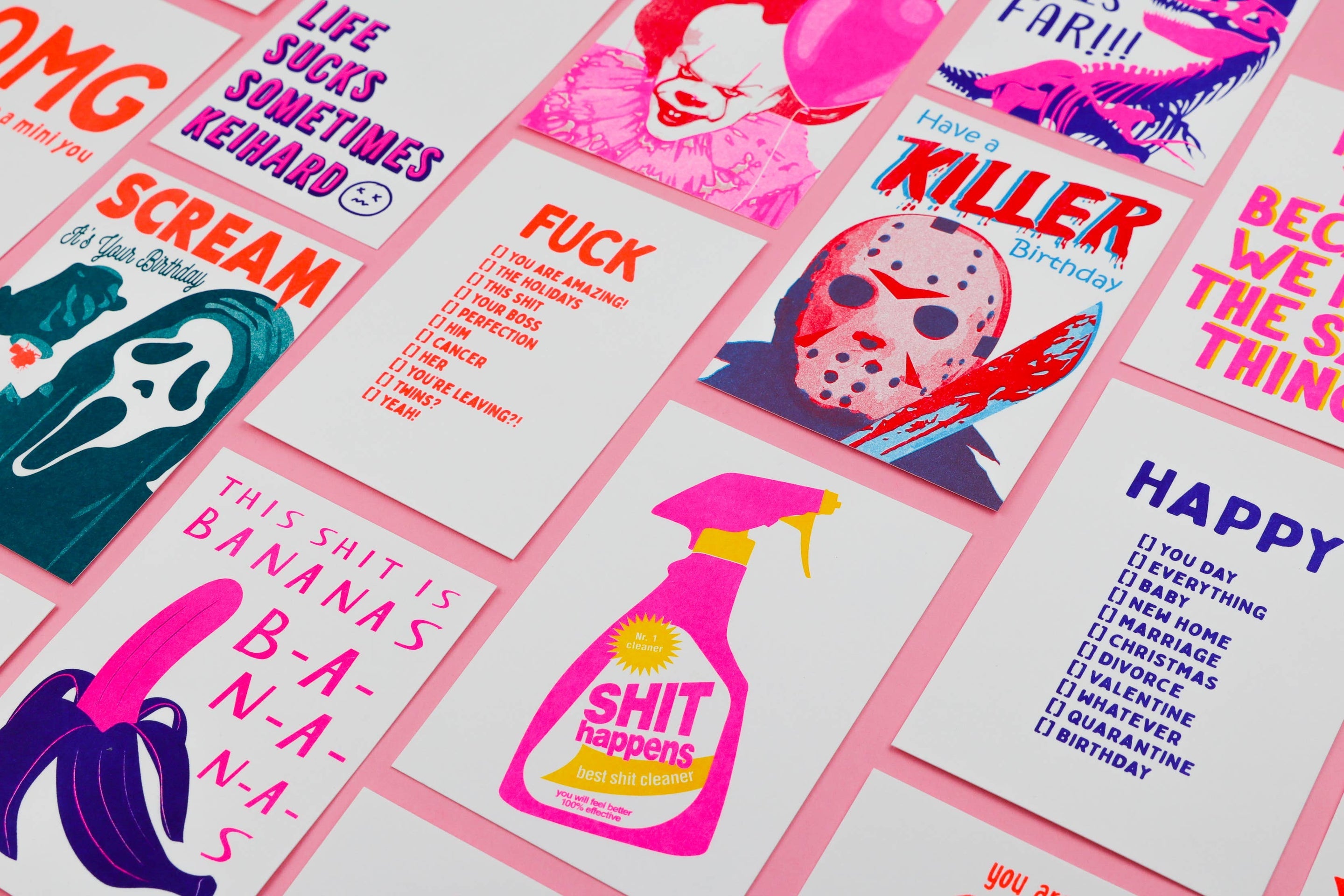 Carte Postale Rhizographie Spray Nettoyant “Shit Happens” | Objetos de diseño y regalos originales