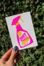 Carte Postale Rhizographie Spray Nettoyant “Shit Happens” | Objetos de diseño y regalos originales
