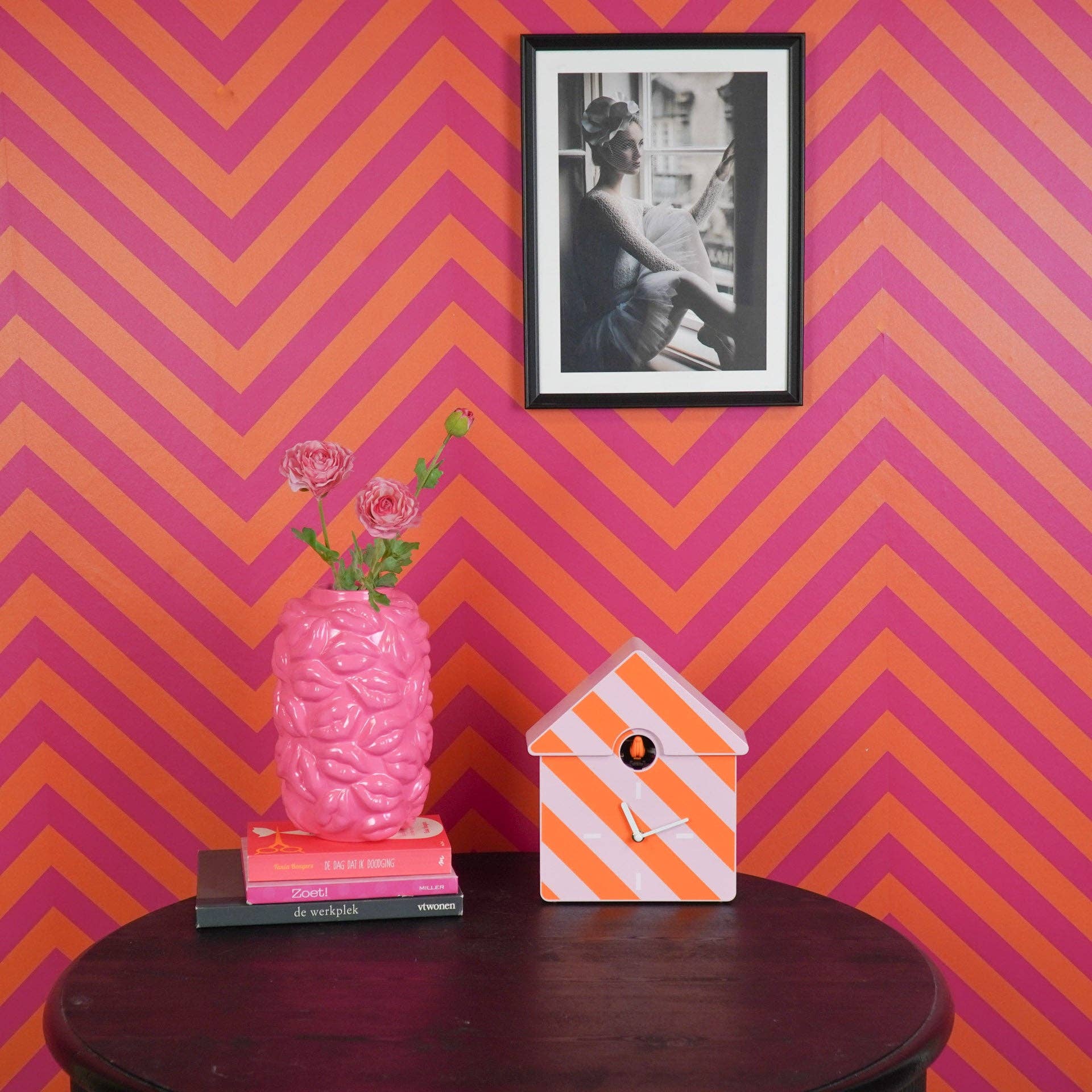 Uhr – Kuckucksuhr für die Wand – Muster – Orange/Rosa – 24 x 27 x 9 cm