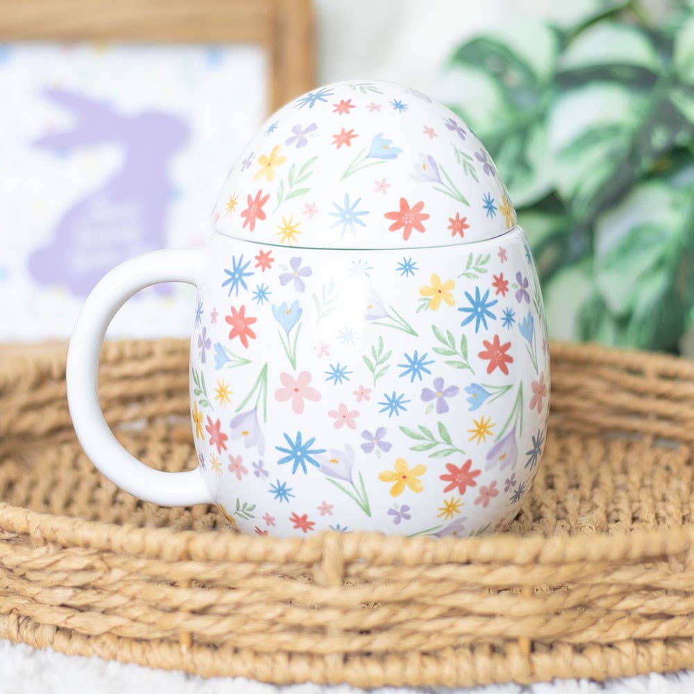 Osterbecher mit Frühlingsblumenmuster