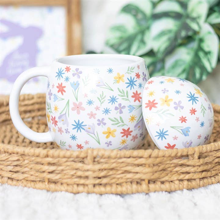 Osterbecher mit Frühlingsblumenmuster