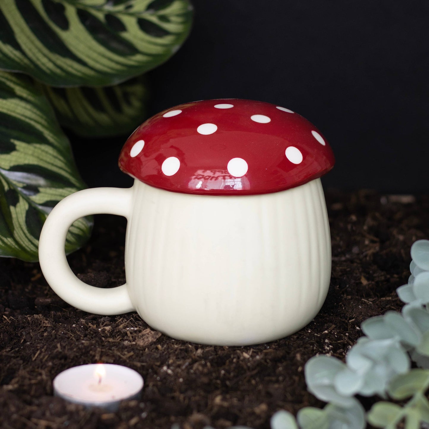 Mushroom-shaped cup