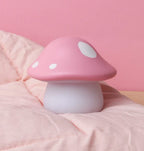 Petite veilleuse Champignon – vue 2 – A Little Lovely Company