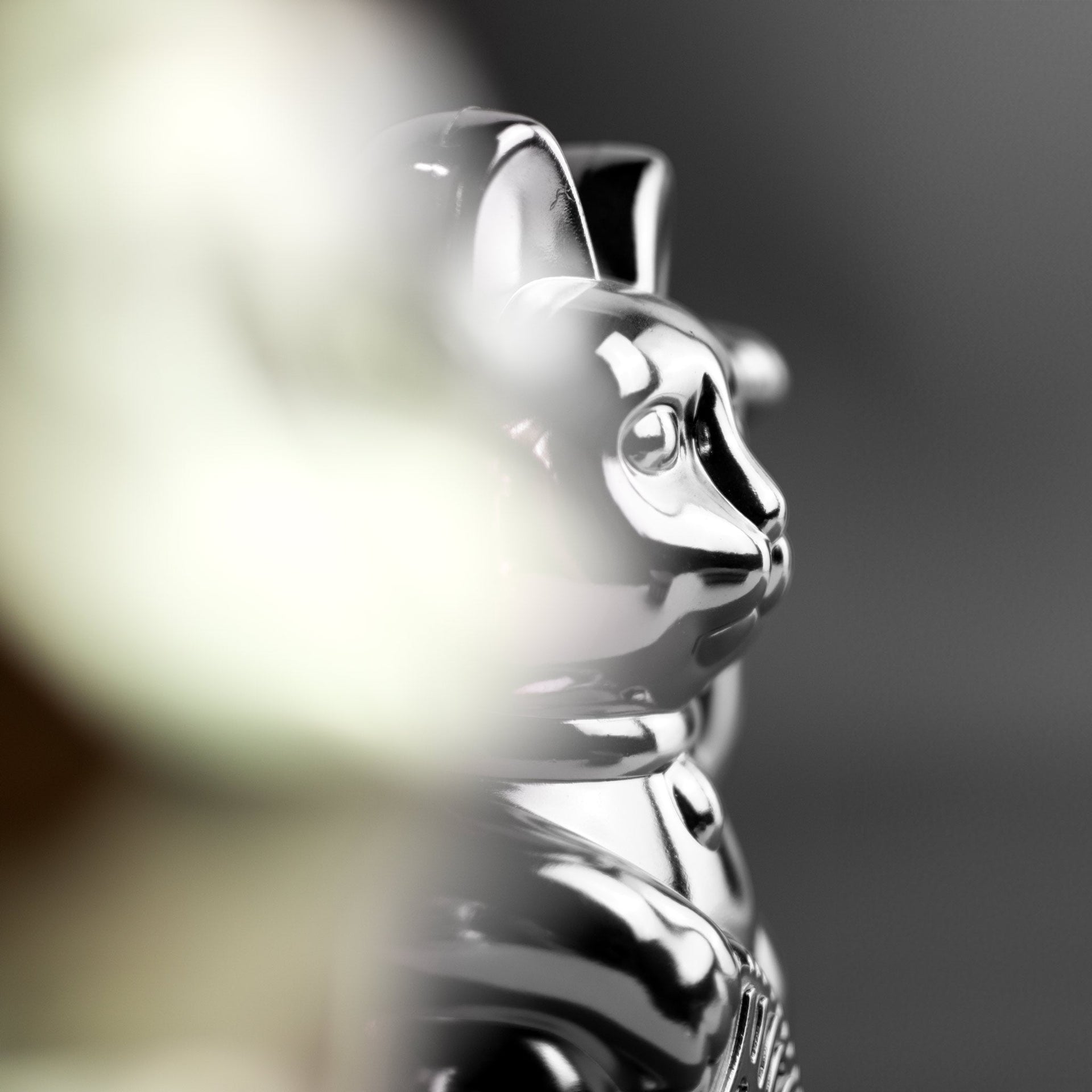 Chat Chanceux Argent Brillant “Nova”