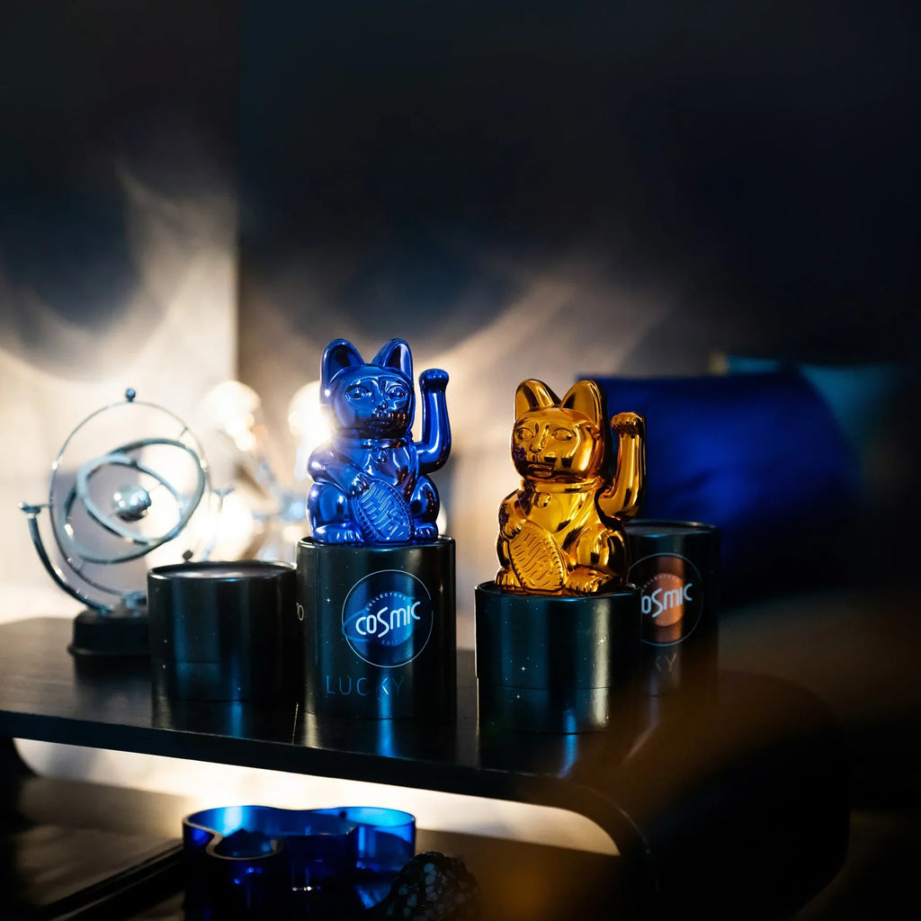 Chat Chanceux Bleu Brillant - Cosmic Edition