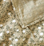 Lange XL en coton bio - Fleurs Sauge – vue 5 – A Little Lovely Company
