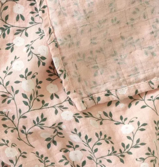 Lange XL en coton bio - Fleurs Rose – vue 8 – A Little Lovely Company