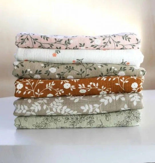 Lange XL en coton bio - Fleurs Rose – vue 4 – A Little Lovely Company