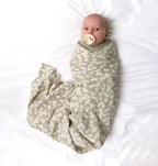 Lange XL en coton bio - Feuilles Taupe – vue 2 – A Little Lovely Company