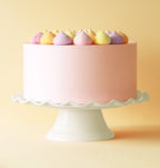 Présentoir à gâteau - ondulé - crème vanille – vue 2 – A Little Lovely Company