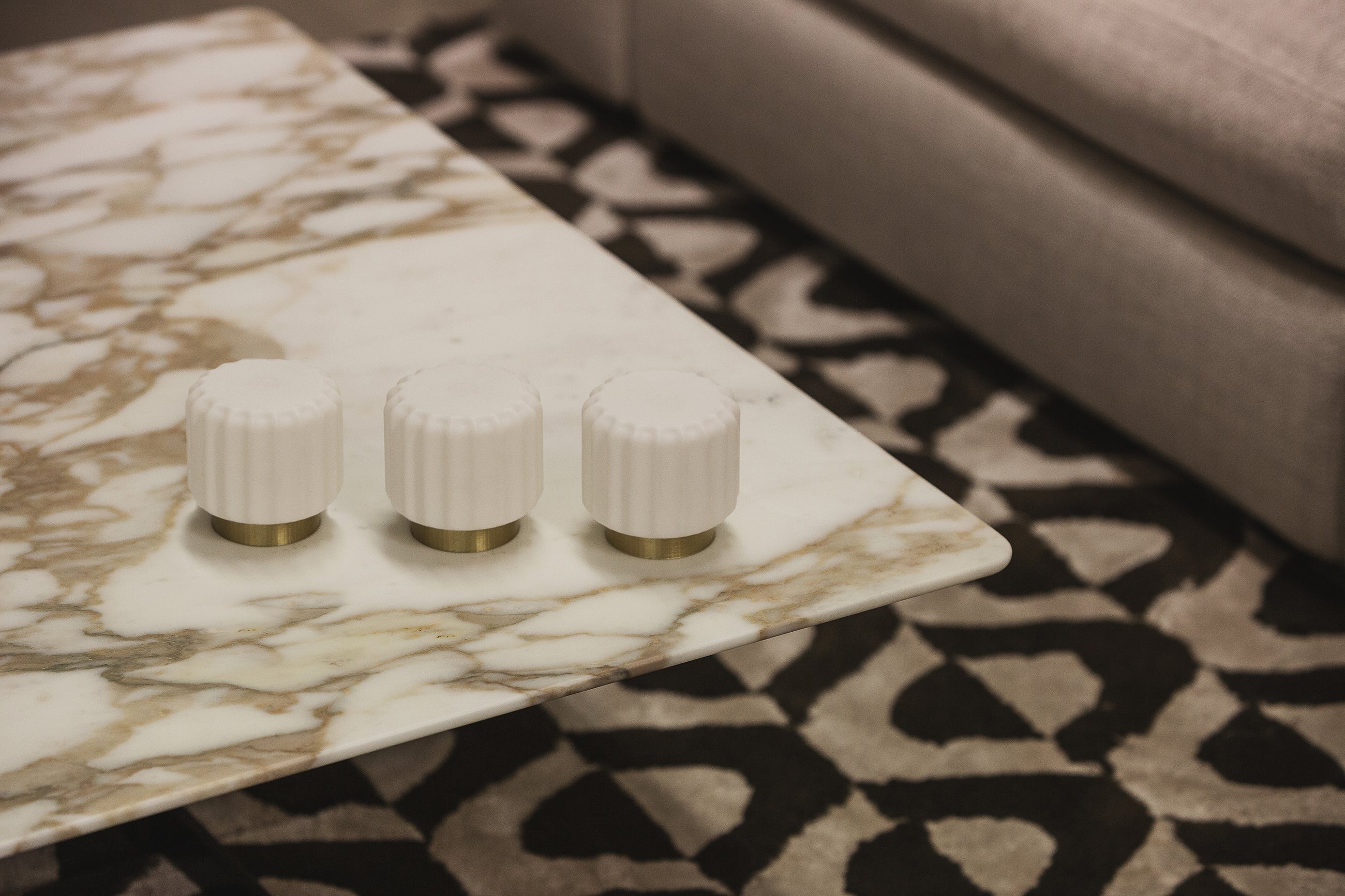 Designcadeau – 3 lampes dentelles 9cm rechargeable atelier pierre 