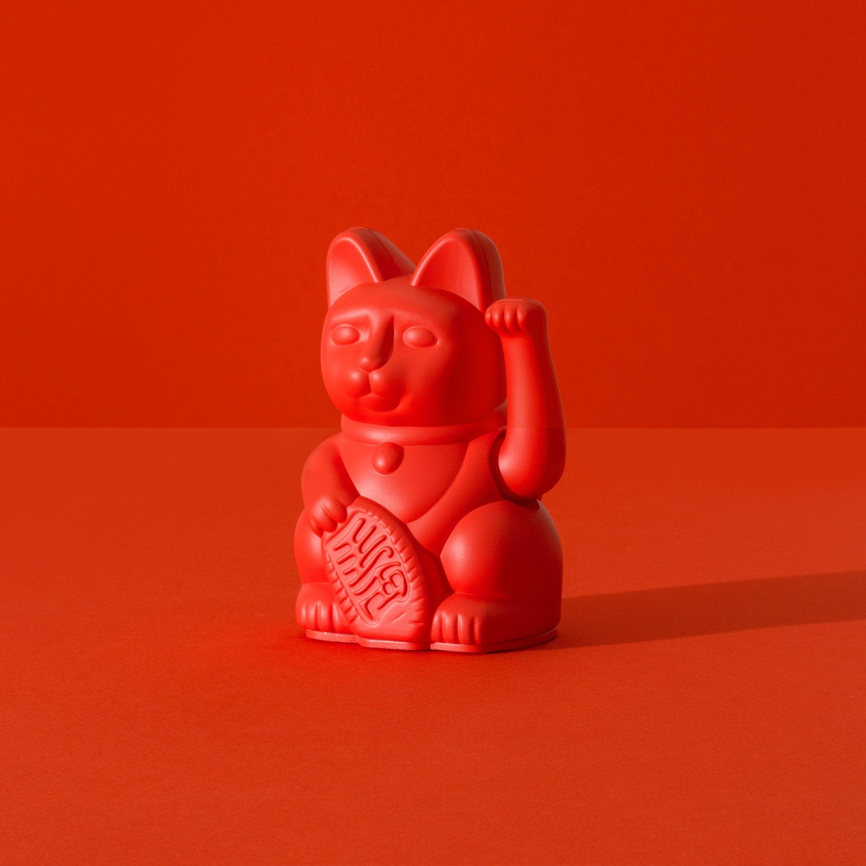 Mini Chat Chanceux Rouge Donkey | Boutique d'objets cadeaux designs CoolDesign.fr