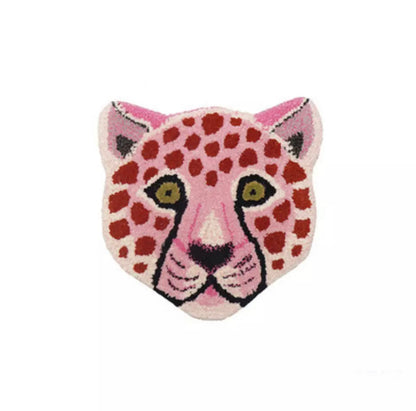 Pieni vaaleanpunainen leopardin matto